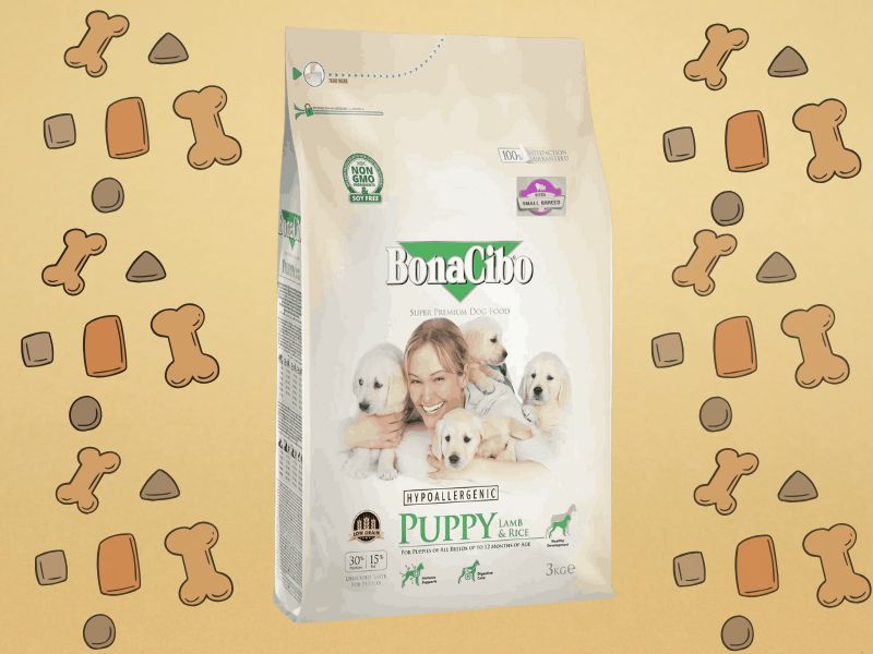 Hrana za pse Bonacibo Super Premium Hrana Za Mini Štence – Mini Puppy – Jagnjetina I Pirinač, zlatna pozadina sa grafikom granula u pozadini