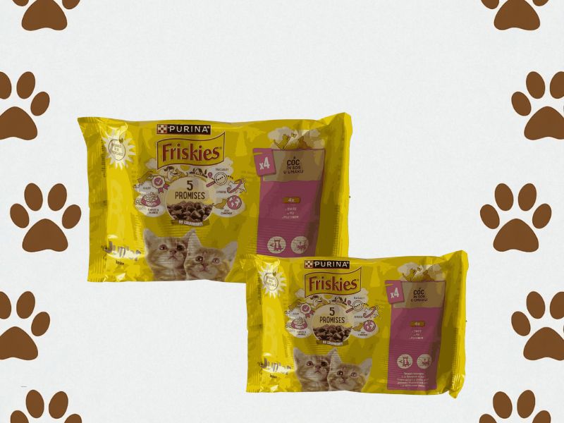 Friskies multipack sosić za mačke ma neutralnoj pozadini sa mačijim šapicama